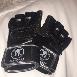Weight lifting gloves